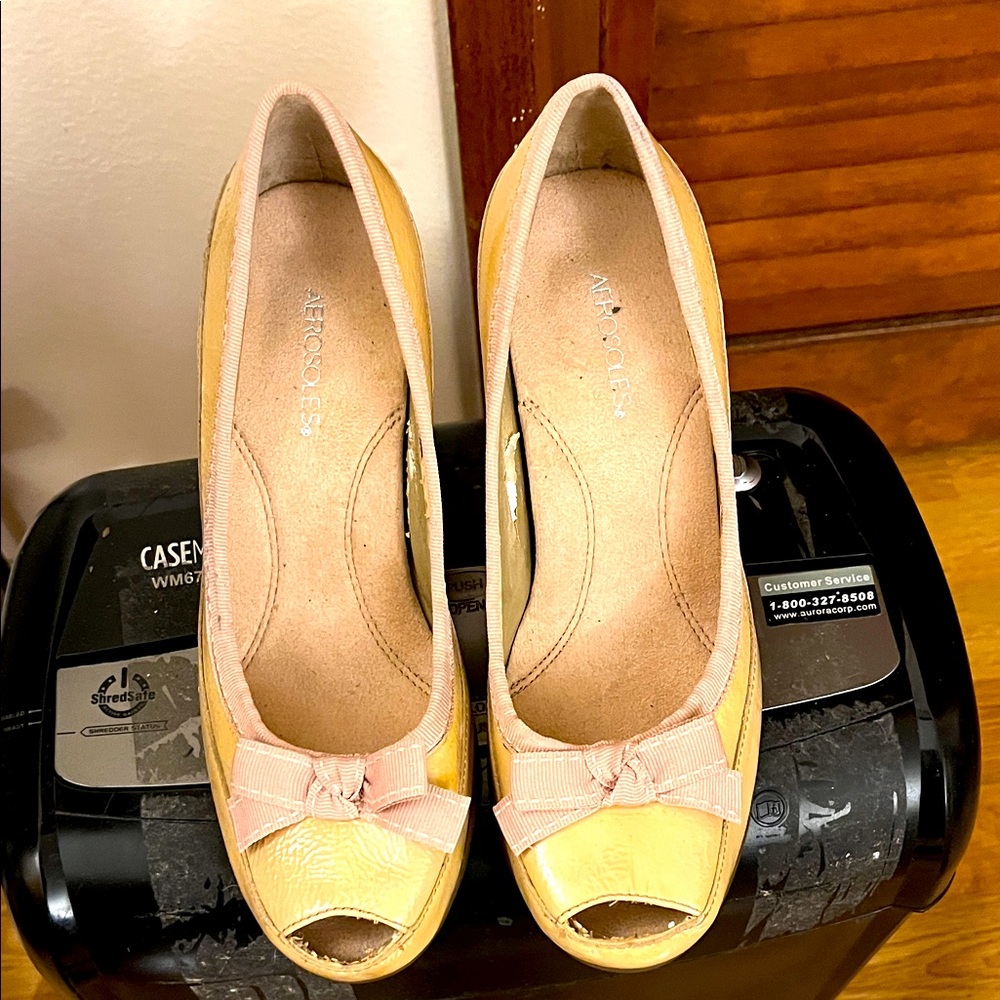 Aerosoles Pink Patent peep toe with bow